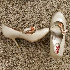 Beige Mary Jane heels EUC